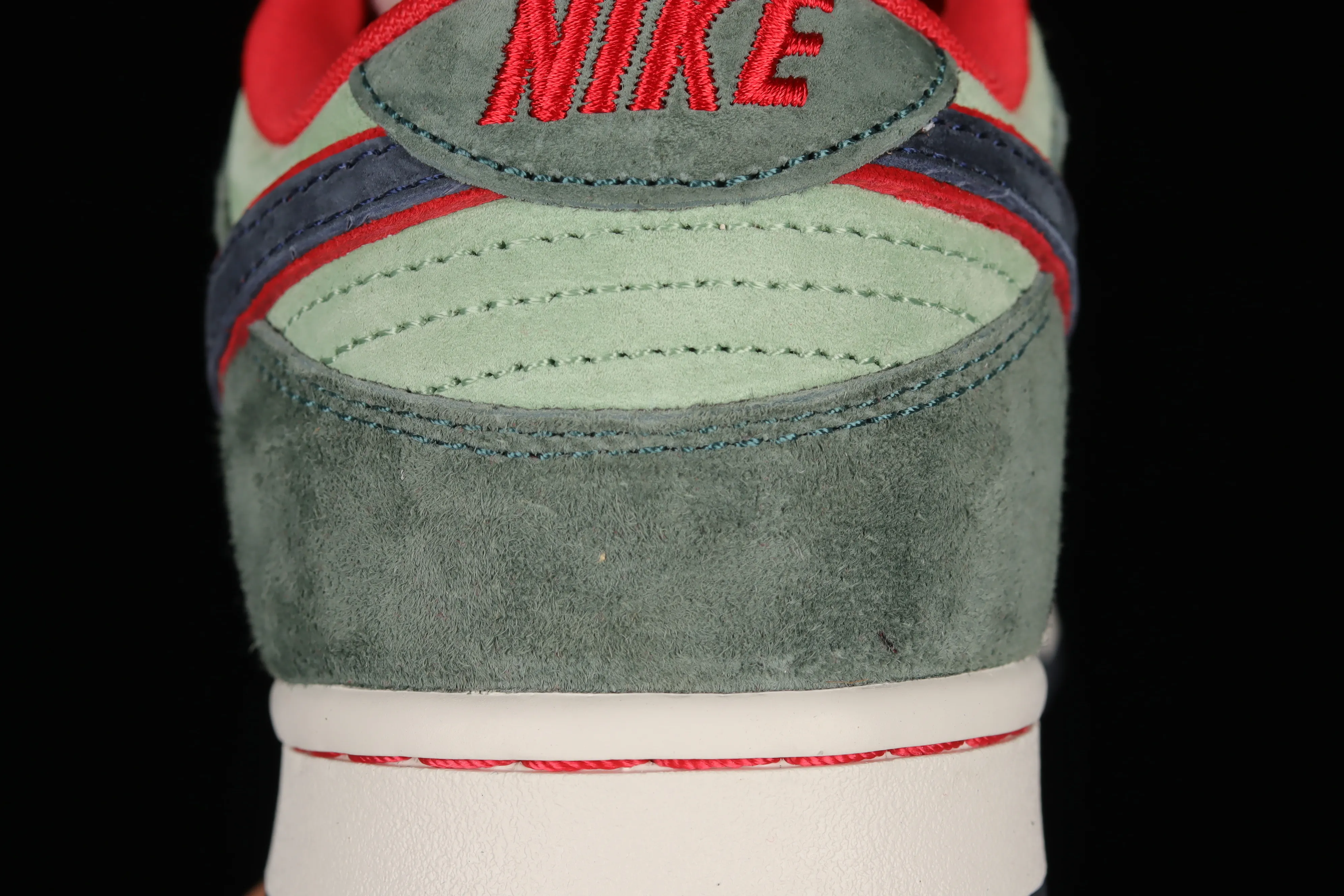 All Categories Nk SB Dunk Series Nk SB Dunk Low Low-top sneakers F version Otomo Katsuhiro x Nk SB Dunk Low "Steamboy OST" Otomo Katsuhiro co-branded SB low-top sports and leisure sneakers LF0039-004